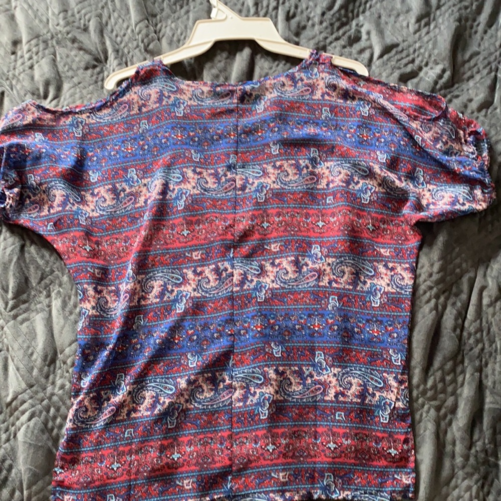 Cold Shoulder Shear Blouse - Picture 2 of 5